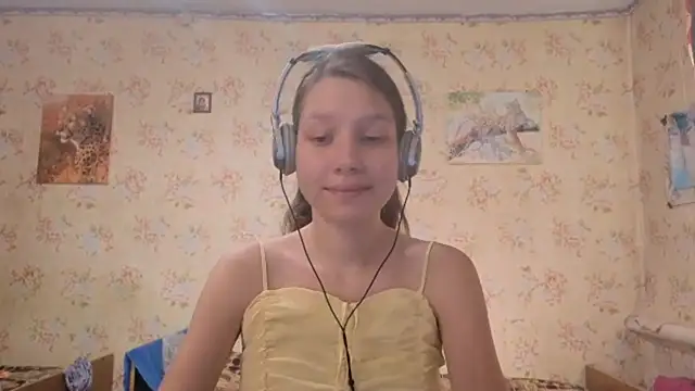 QutieDaSweet online show from October 2, 7:15 am