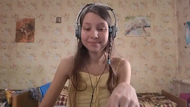 QutieDaSweet online show from October 3, 6:21 am