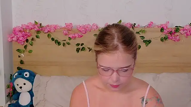 Snapshot of Lilith_Bonheur chatting on October 26, 8:15 pm Lilith Bonheur online show from October 26, 8:15 pm