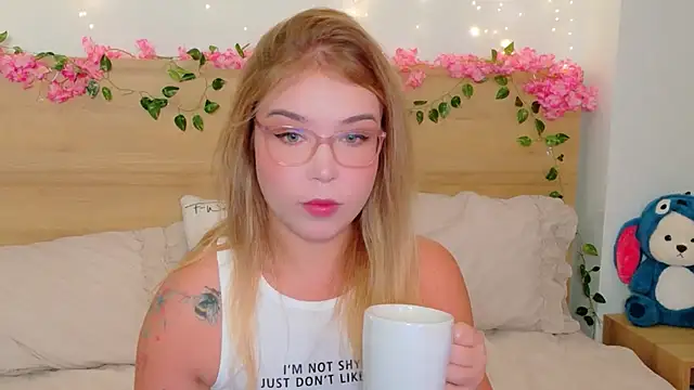 Snapshot of Lilith_Bonheur chatting on November 7, 9:04 pm Lilith Bonheur online show from November 7, 9:04 pm