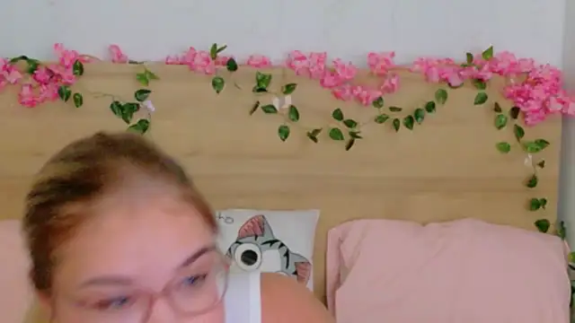 Snapshot of Lilith_Bonheur chatting on November 21, 10:52 pm Lilith Bonheur online show from November 21, 10:52 pm