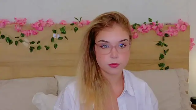 Snapshot of Lilith_Bonheur chatting on November 29, 10:24 pm Lilith Bonheur online show from November 29, 10:24 pm