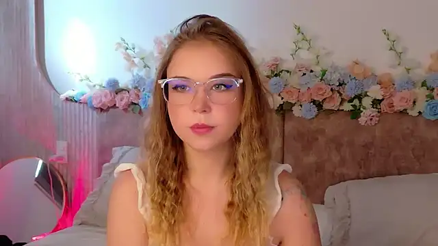 Lilith Bonheur online show from April 30, 12:28 am