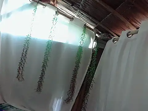 Huntrix2025 online show from December 3, 12:40 am