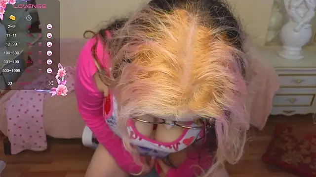 Snapshot of JuicyLullu chatting on September 21, 11:45 am JuicyLullu online show from September 21, 11:45 am