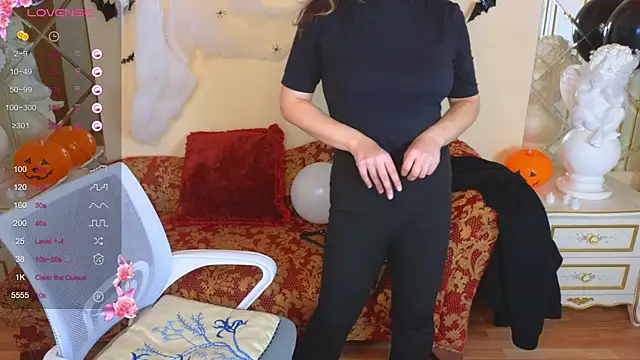 Snapshot of JuicyLullu chatting on October 17, 4:37 am JuicyLullu online show from October 17, 4:37 am