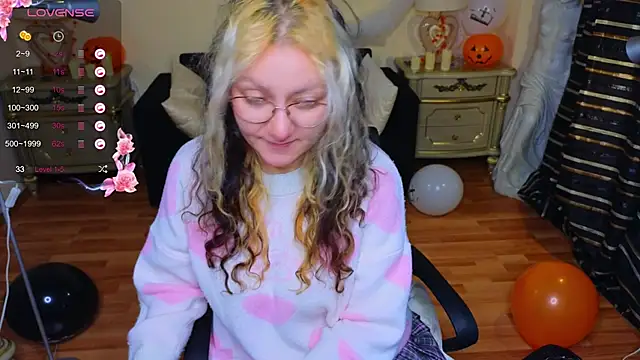 Snapshot of JuicyLullu chatting on October 20, 4:24 am JuicyLullu online show from October 20, 4:24 am