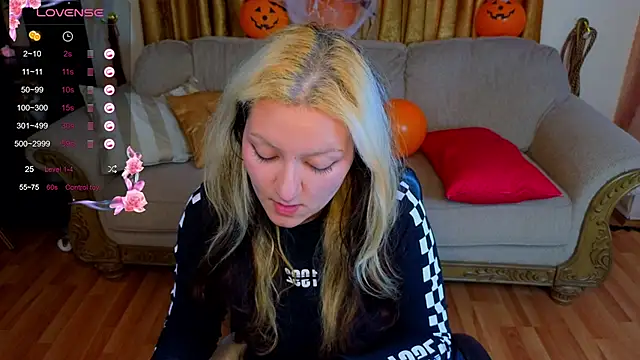 Snapshot of JuicyLullu chatting on October 25, 4:42 am JuicyLullu online show from October 25, 4:42 am