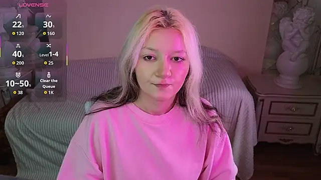 Snapshot of JuicyLullu chatting on December 2, 11:15 am JuicyLullu online show from December 2, 11:15 am