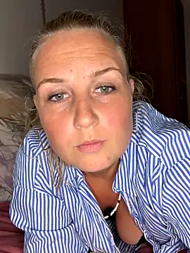 Snapshot of The_Real_Blondie chatting on September 14, 12:37 pm The Real Blondie online show from September 14, 12:37 pm