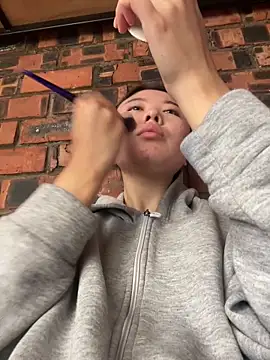 Snapshot of LAURA_LLL chatting on September 20, 5:41 am LAURA LLL online show from September 20, 5:41 am