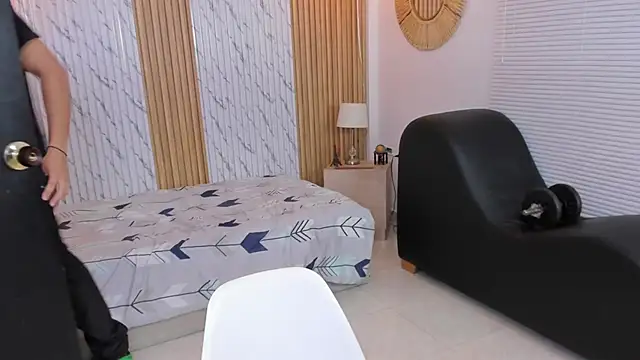 james jonnes online show from September 28, 7:52 pm