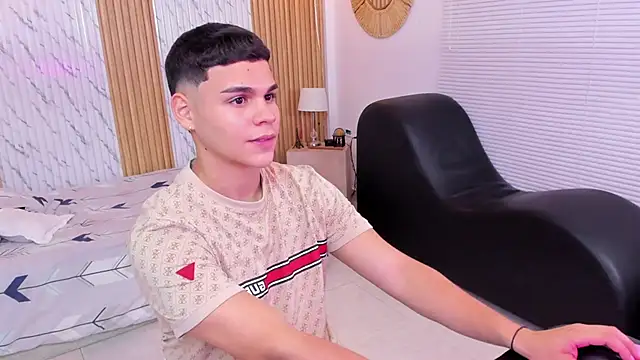 james jonnes online show from September 30, 7:52 pm