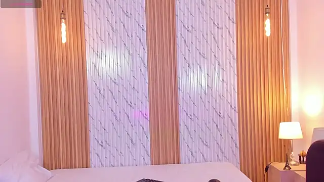 james jonnes online show from October 29, 9:05 pm