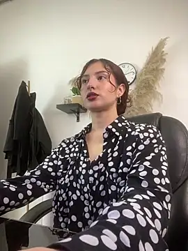 Sabriinaa Foxx online show from April 27, 2:15 pm