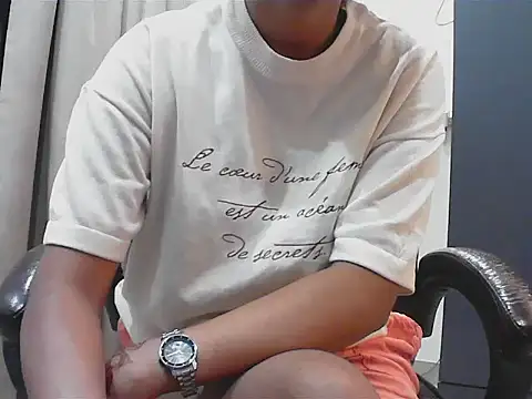 Snapshot of short_girl_ chatting on September 28, 4:45 pm short girl  online show from September 28, 4:45 pm