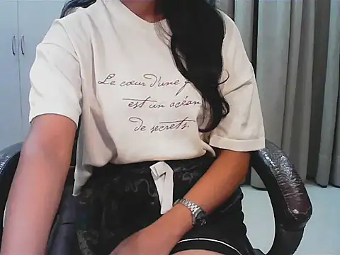 Snapshot of short_girl_ chatting on November 7, 4:40 pm short girl online show from November 7, 4:40 pm