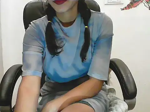 short girl  online show from June 21, 4:42 pm