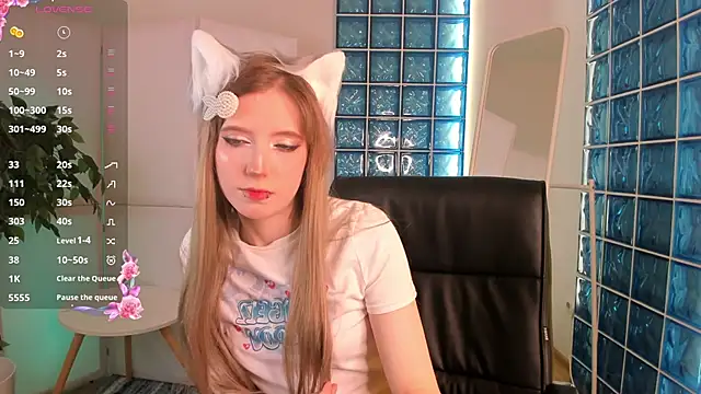 Snapshot of MorgyAsuna_ chatting on November 15, 6:33 am MorgyAsuna online show from November 15, 6:33 am