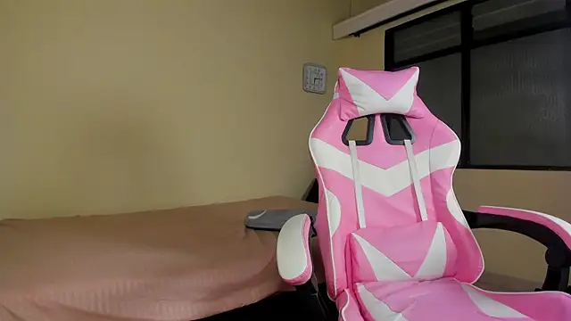 Snapshot of jordan_mm420 chatting on October 5, 2:43 am jordan mm420 online show from October 5, 2:43 am