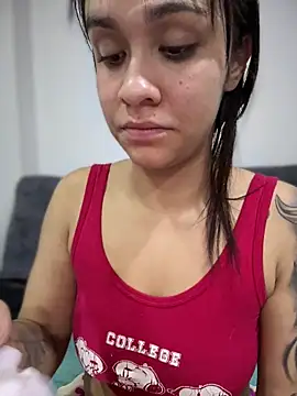 Snapshot of Isabella-Teen chatting on December 1, 1:54 am Isabella-Teen online show from December 1, 1:54 am