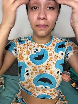 Snapshot of Isabella-Teen chatting on December 14, 2:06 am Isabella-Teen online show from December 14, 2:06 am