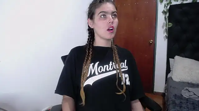 Snapshot of isabel_09 chatting on November 1, 3:08 am isabel 09 online show from November 1, 3:08 am