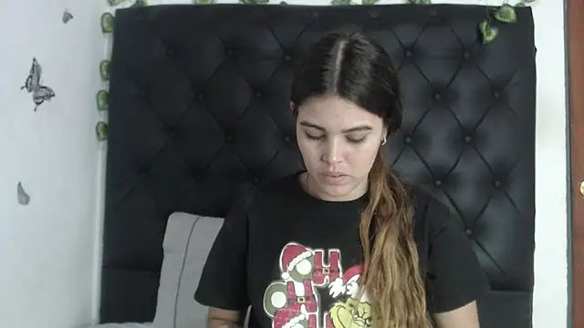 Snapshot of isabel_09 chatting on May 8, 6:24 pm isabel 09 online show from May 8, 6:24 pm