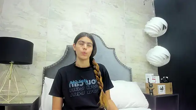Snapshot of isabel_09 chatting on July 10, 5:15 pm isabel 09 online show from July 10, 5:15 pm