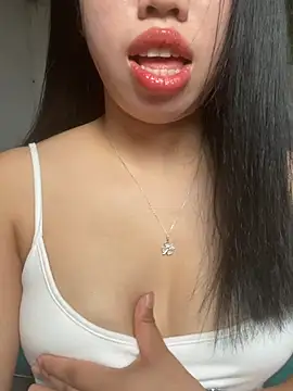 Snapshot of Rose-babyx chatting on May 9, 2:17 am Rose-babyx online show from May 9, 2:17 am