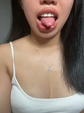 Snapshot of Rose-babyx chatting on June 8, 2:23 am Rose-babyx online show from June 8, 2:23 am