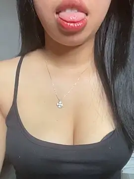 Snapshot of Rose-babyx chatting on June 14, 2:24 am Rose-babyx online show from June 14, 2:24 am
