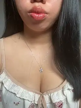 Snapshot of Rose-babyx chatting on June 18, 2:45 am Rose-babyx online show from June 18, 2:45 am