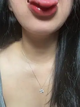 Snapshot of Rose-babyx chatting on August 2, 2:43 am Rose-babyx online show from August 2, 2:43 am