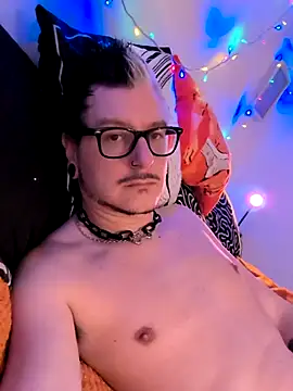 Snapshot of cruiserpup chatting on October 19, 1:12 pm cruiserpup online show from October 19, 1:12 pm