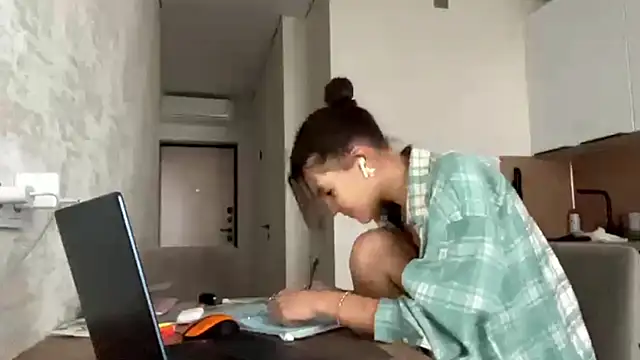 Snapshot of FavorLeila chatting on September 28, 1:16 pm FavorLeila online show from September 28, 1:16 pm