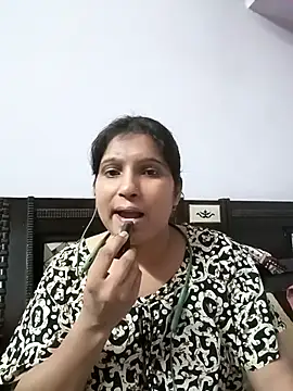 Snapshot of aliya-jaan71 chatting on July 23, 7:01 pm aliya-jaan71 online show from July 23, 7:01 pm