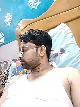 Snapshot of mohsin99272 chatting on October 18, 4:30 pm mohsin99272 online show from October 18, 4:30 pm