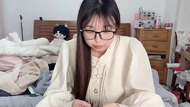 Snapshot of Akong11 chatting on November 28, 6:27 am Akong11 online show from November 28, 6:27 am