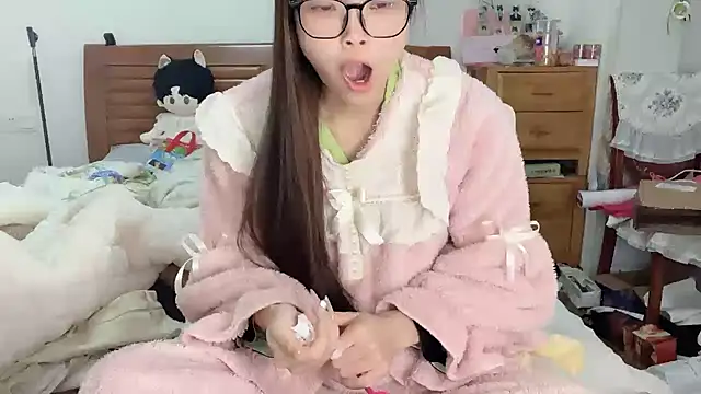 Snapshot of Akong11 chatting on December 3, 3:14 am Akong11 online show from December 3, 3:14 am