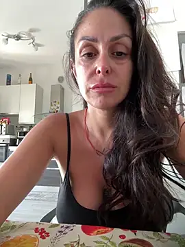 Snapshot of ainaht chatting on June 30, 7:31 am ainaht online show from June 30, 7:31 am