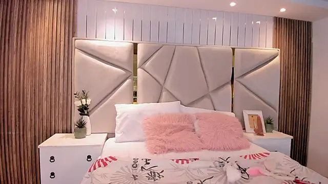 Snapshot of Maddy_XOXO_HOT chatting on September 20, 9:16 pm Maddy XOXO HOT online show from September 20, 9:16 pm