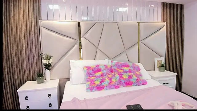 Snapshot of Maddy_XOXO_HOT chatting on October 15, 8:31 pm Maddy XOXO HOT online show from October 15, 8:31 pm