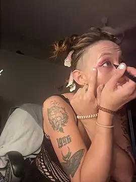 Snapshot of darnette_daisy chatting on November 1, 2:35 am darnette daisy online show from November 1, 2:35 am