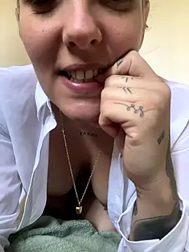 Snapshot of anonyme_hot47 chatting on November 20, 9:53 am anonyme hot47 online show from November 20, 9:53 am