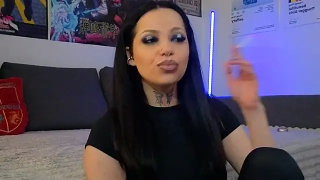 KiraQuinn1 online show from April 8, 3:56 pm