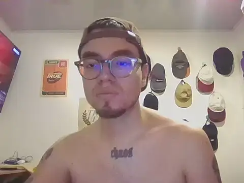 Snapshot of hardredlight chatting on December 18, 4:51 am hardredlight online show from December 18, 4:51 am