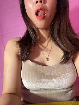 Snapshot of Moon_pusy chatting on September 15, 9:37 pm Moon pusy online show from September 15, 9:37 pm