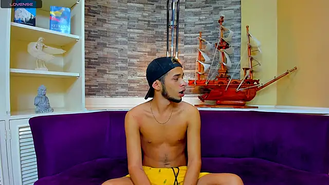 Juicy Creww online show from September 25, 9:57 am