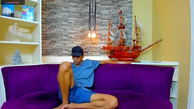 Juicy Creww online show from September 27, 10:09 am